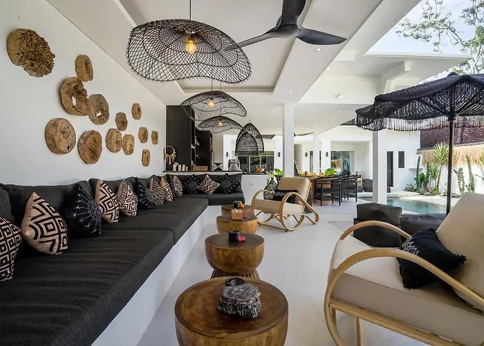 Villa Laut - 4br Luxury Within Walking Distance To Seseh Canggu