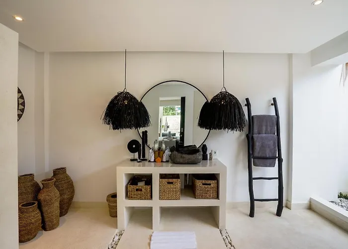 Laut - 4br Luxury Within Walking Distance To Seseh