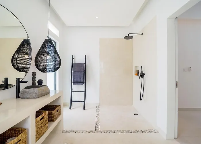 Villa Laut - 4br Luxury Within Walking Distance To Seseh *