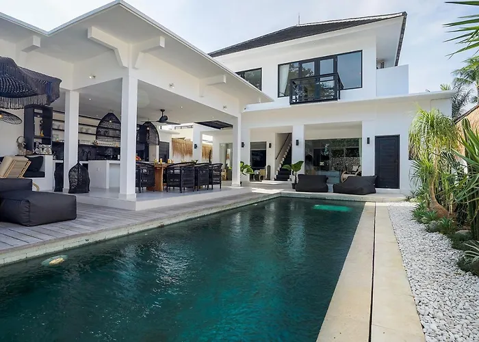 Laut - 4br Luxury Within Walking Distance To Seseh Villa