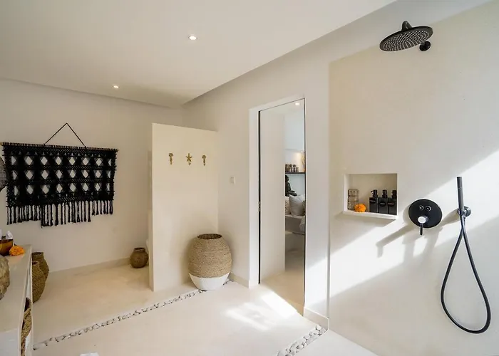 Laut - 4br Luxury Within Walking Distance To Seseh *