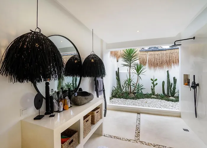 Laut - 4br Luxury Within Walking Distance To Seseh *