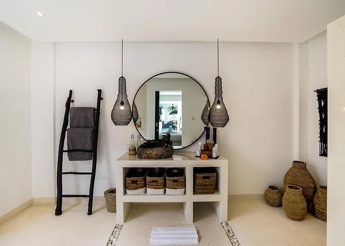 Laut - 4br Luxury Within Walking Distance To Seseh Villa *