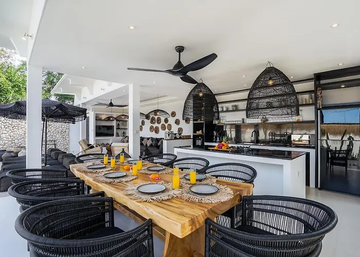Laut - 4br Luxury Within Walking Distance To Seseh Villa